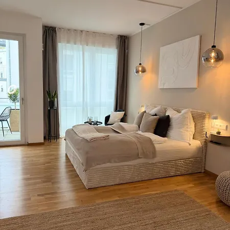Διαμέρισμα Grosse Designwohnung In Mit Cafe Im Haus Und Nur 5 Min Zum Bahnhof, Bodensee, Messe & Flughafen *