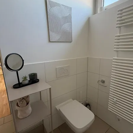 Grosse Designwohnung In Mit Cafe Im Haus Und Nur 5 Min Zum Bahnhof, Bodensee, Messe & Flughafen * Φριντρισχάφεν