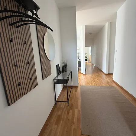 Grosse Designwohnung In Mit Cafe Im Haus Und Nur 5 Min Zum Bahnhof, Bodensee, Messe & Flughafen Apartamento *