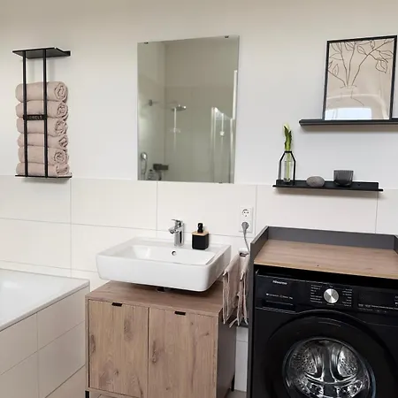 Apartamento Grosse Designwohnung In Mit Cafe Im Haus Und Nur 5 Min Zum Bahnhof, Bodensee, Messe & Flughafen Friedrichshafen