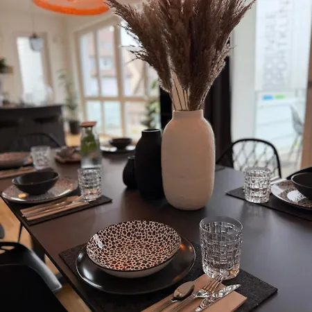 Διαμέρισμα Grosse Designwohnung In Mit Cafe Im Haus Und Nur 5 Min Zum Bahnhof, Bodensee, Messe & Flughafen *