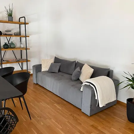 Grosse Designwohnung In Mit Cafe Im Haus Und Nur 5 Min Zum Bahnhof, Bodensee, Messe & Flughafen Διαμέρισμα